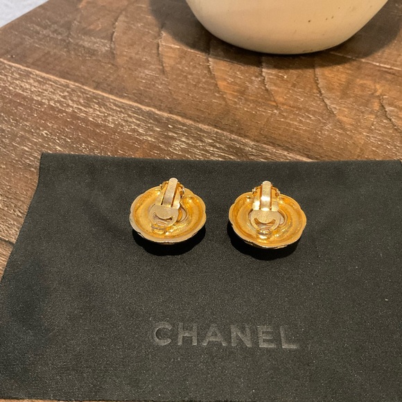 Chanel clip on earrings. 100% Authentic - Picture 3 of 5